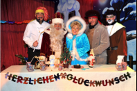 Am 12.12.12 feiert die Mrchentante Geburtstag. Jeanette Hanstein schreibt fr sie zwei Titel und gratuliert der Mrchentante singend auf der Bhne. Selbstverstndlich kommen auch Gratulanten aus dem Mrchenwald.